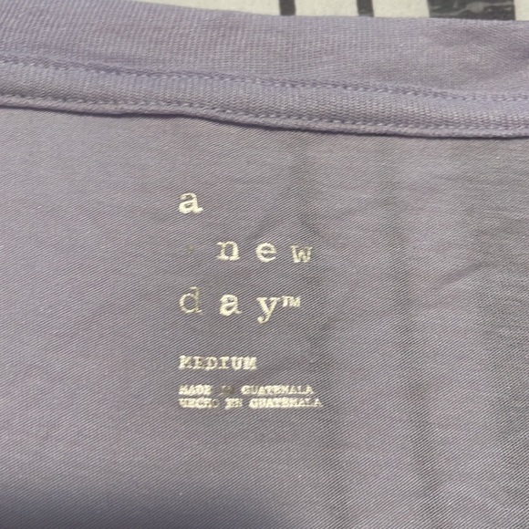 Purple medium a new day tee - Picture 2 of 2